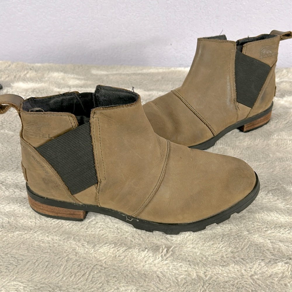 Sorel Emelie Chelsea Waterproof winter Boots sz6.5